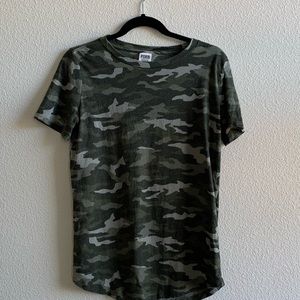 🌻 Victoria Secret Pink Cameo tee